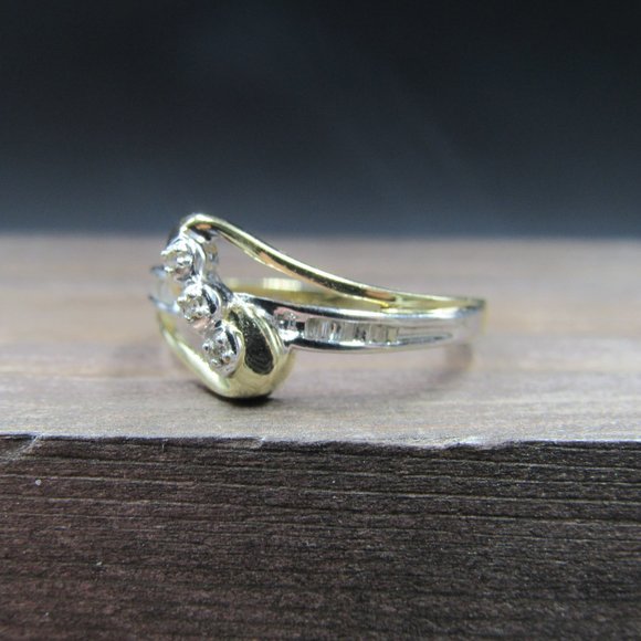 Size 6.5 10K Gold Genuine Diamond Baguettes Ring - Picture 3 of 7